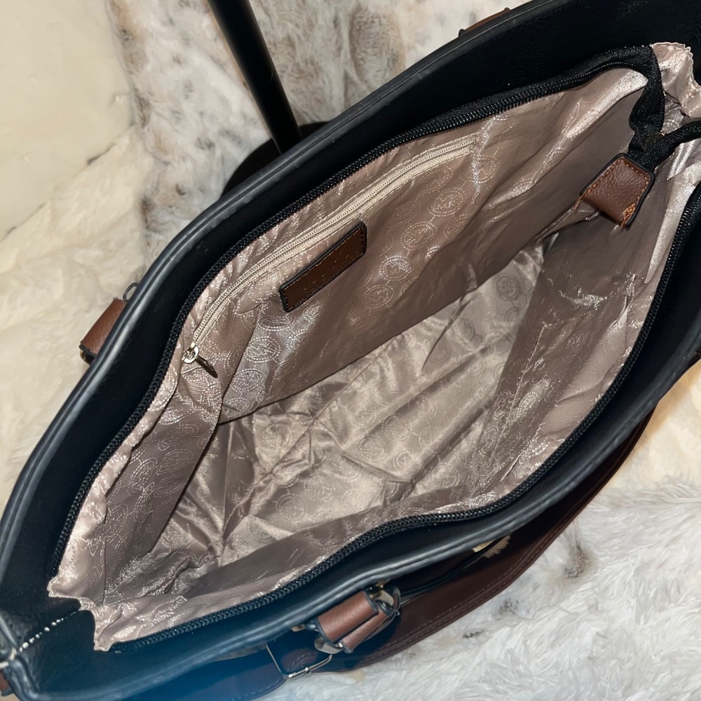 Michael Kors Jet Set Tote - Picture 7 of 12